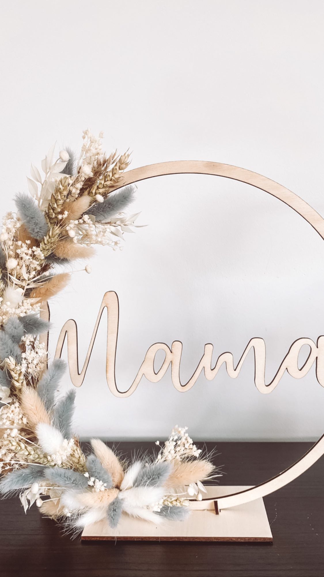Houten naamcirkel met droogbloemen