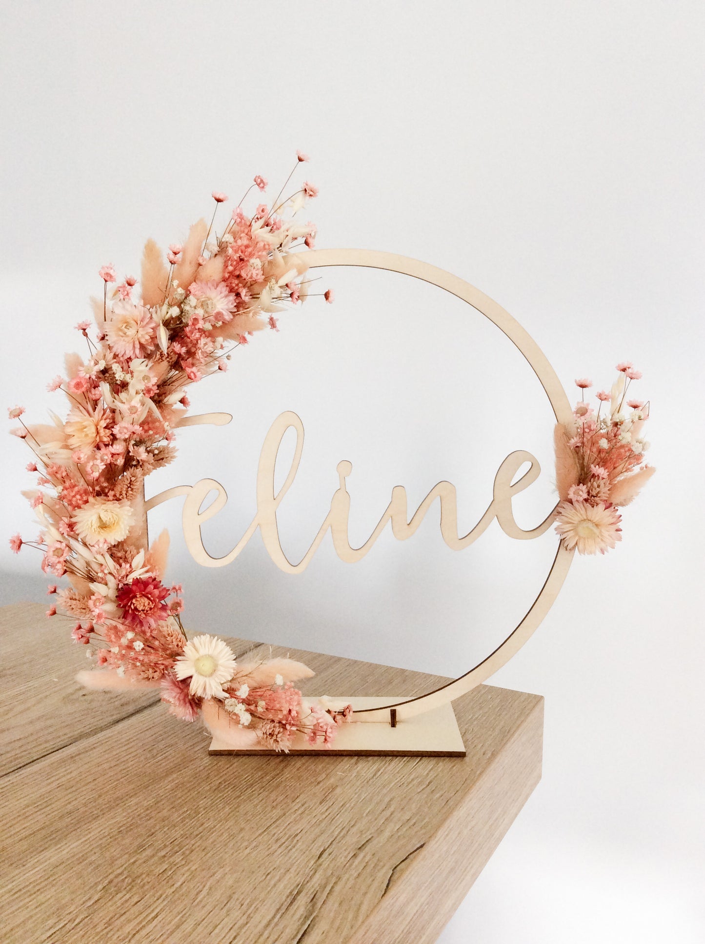 Houten naamcirkel met droogbloemen
