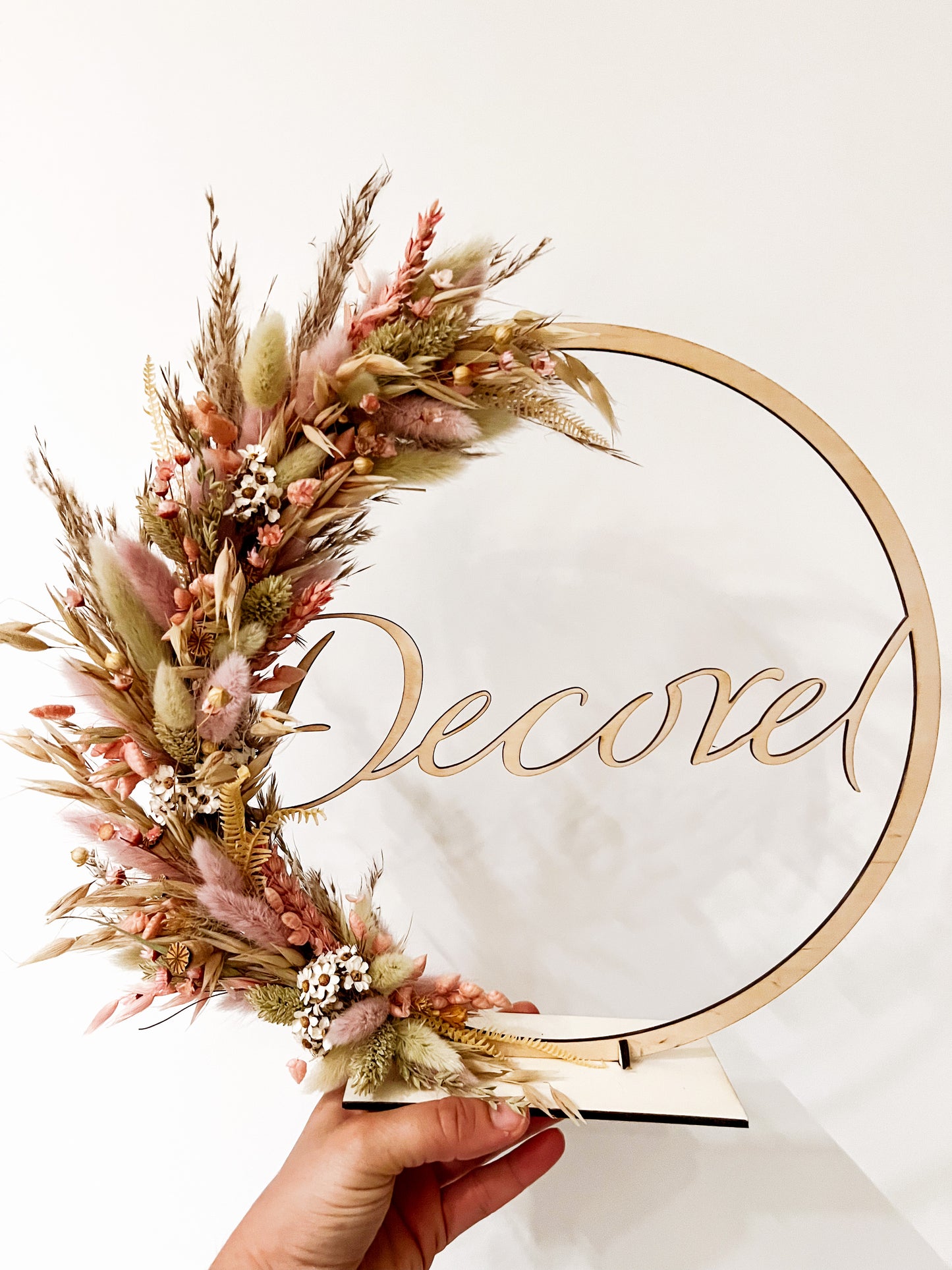 Houten naamcirkel met droogbloemen